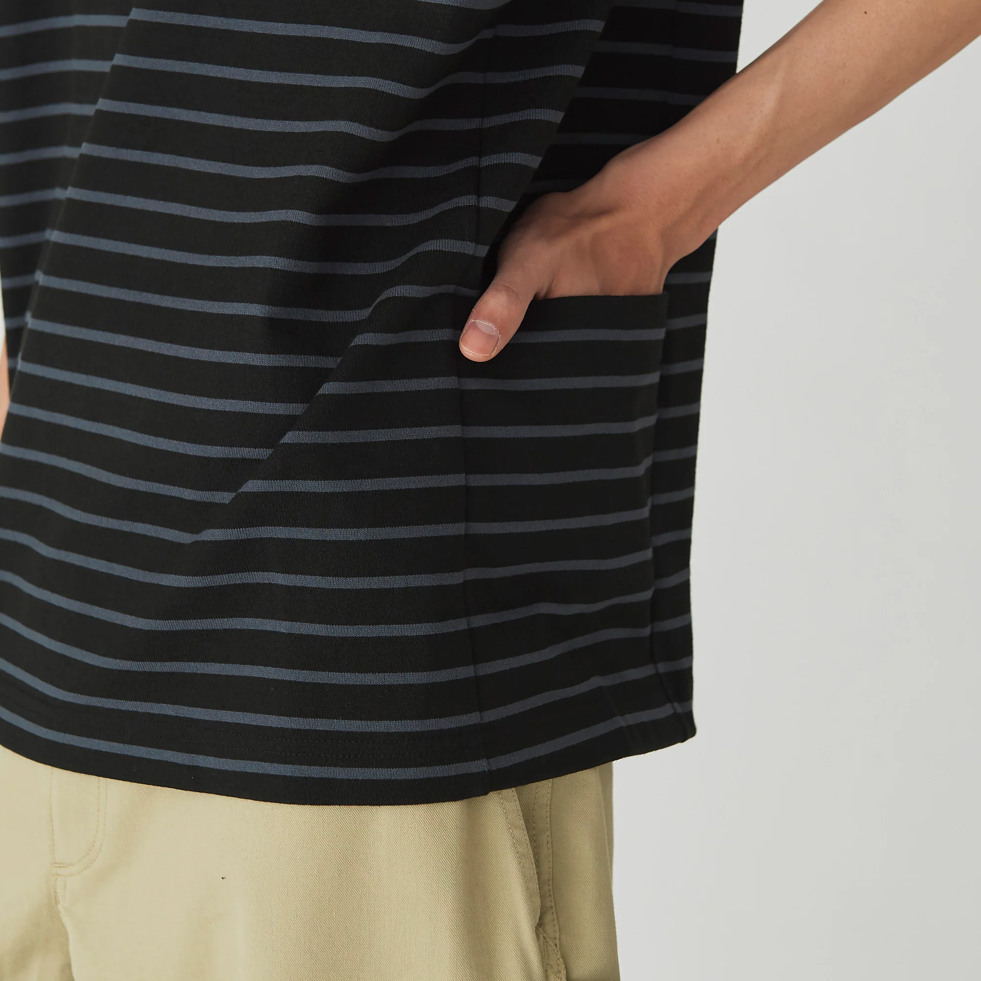 Heavy Cotton Border T-Shirt - Image 8